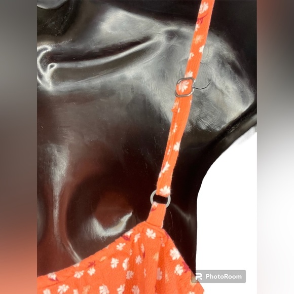 Floral Twist Top Cami with adjustable straps - Picture 4 of 7